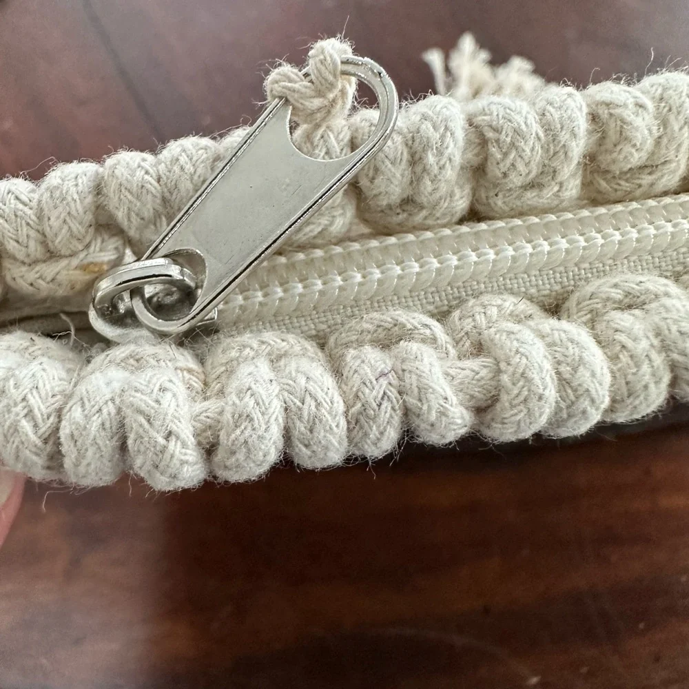New Macrame zippered clutch with tassel - Picture 7 of 8